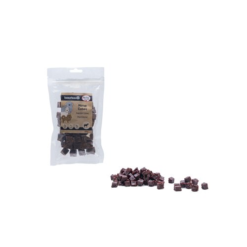 Beeztees Paarden Cubes hondensnack 150g – verpakking met losse cubes