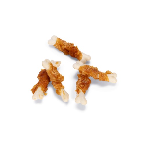 Drie Beeztees Party Bones koekjes met kip als beloning voor de hond