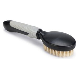 Achterkant van de zachte hondenborstel met antislip handvat