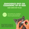Toediening van de Dronspot pipet in de nek van een kat