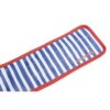 Detail van de Beeztees koelhalsband met logo op de blauw wit gestreepte band