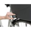 Montage Trixie hondenfietsmand stap 10: verstelknop aandraaien op fiets