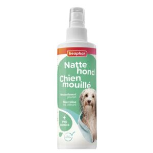 Wit spuitflesje Beaphar Natte Hond Spray 250 ml met groen etiket op witte achtergrond
