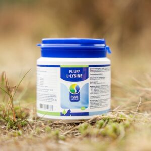 PUUR L-Lysine pot in het gras, weerstandssupplement voor hond en kat