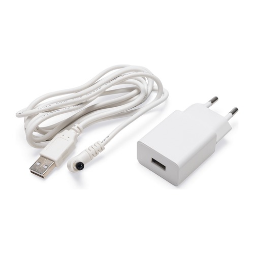 Meegeleverde adapter en USB kabel van de Beeztees Chris automatische voerbak
