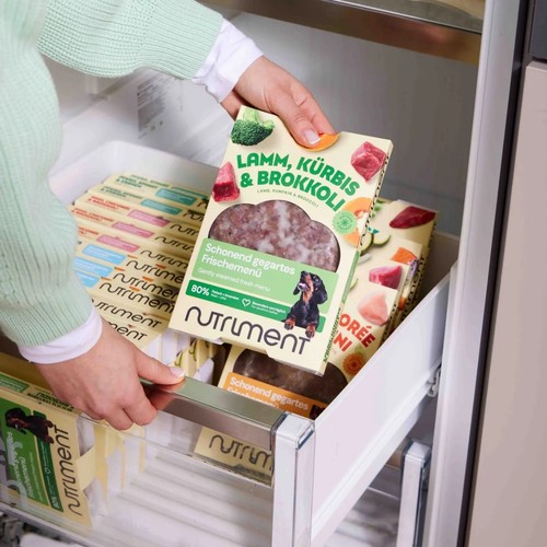 Bakjes Nutriment Fresh in de vriezerlade, diepvries hondenvoer bewaren bij min 18 graden