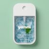 Yommi hondenparfum Cool Water & Mint, witte flacon van 45 ml met blauw ijsetiket op mintgroene achtergrond
