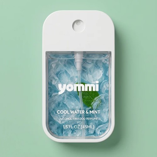 Yommi hondenparfum Cool Water & Mint, witte flacon van 45 ml met blauw ijsetiket op mintgroene achtergrond