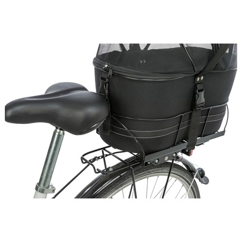 Zijaanzicht van de hondenfietsmand achter het zadel