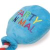 Blauwe pluche ballon van de Beeztees Party Animal van opzij, met het flostouw onderaan