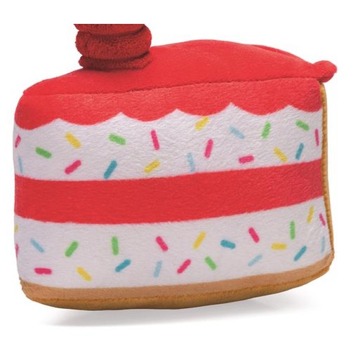 Zijkant van de Beeztees Party Taart met rode glazuurrand en witte lagen met sprinkels