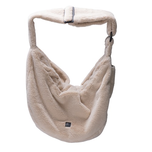 Beige hondendraagtas van Designed by Lotte, gemaakt van zacht pluche
