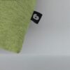 Close-up van de stevige stof van het Boony Sleepwell hondenkussen in groen