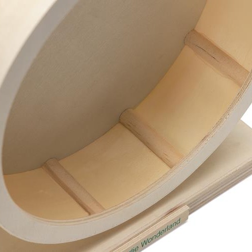 Close-up van de houten latjes in het looprad die extra grip geven tijdens het rennen