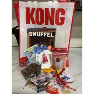 Kattenpakket voor Dierendag met snacks, speeltjes, clicker, Snuffel magazine en KONG shopper