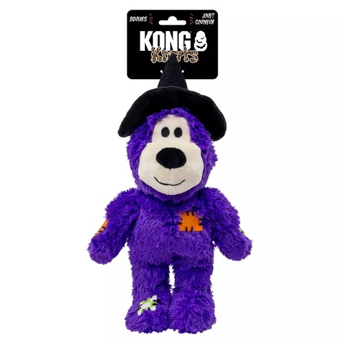 Halloween hondenspeeltje KONG Wild Knots paarse heksenbeer met zwarte hoed aan verpakkingslabel