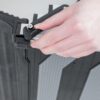 Lengte van de uitschuifbare loopplank vastzetten met de knop