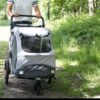 Hondenfietskar omgebouwd tot buggy, tijdens een wandeling