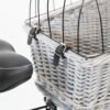 Gespen aan de voorkant van de hondenfietsmand bij het zadel