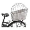Grijze hondenfietsmand achterop een fiets met gesloten gaas